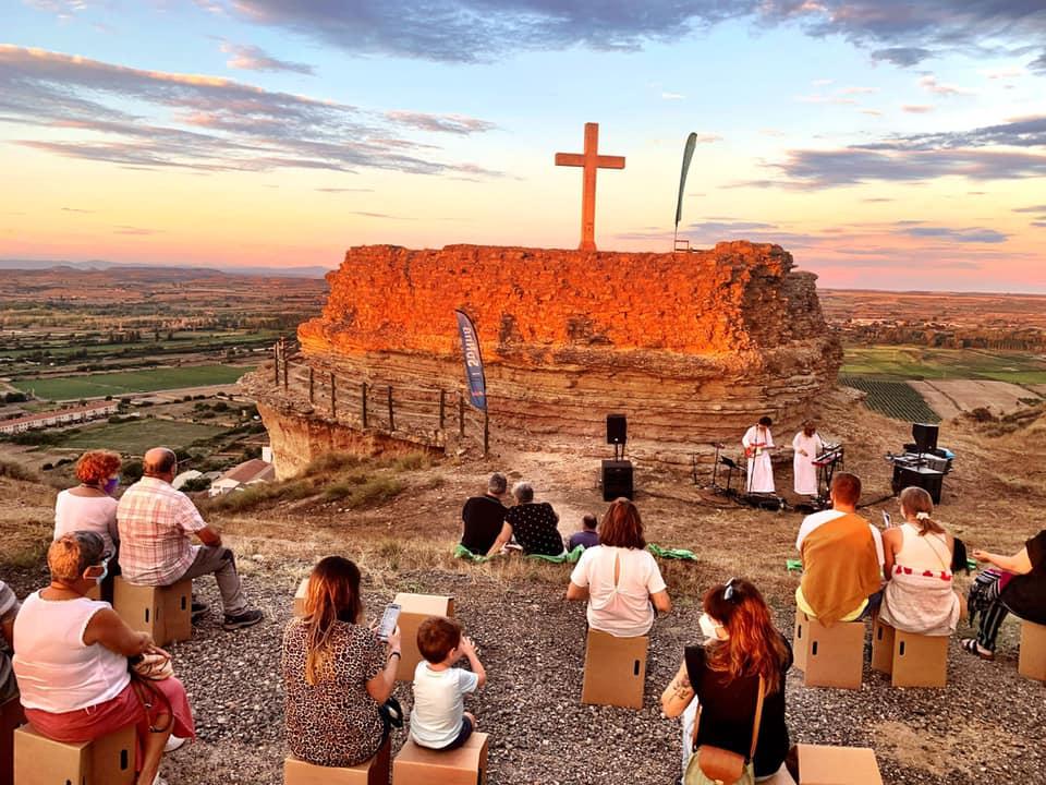 Imagen Santoral llena de pop surrealista el Alto de la Cruz dentro del Festival SoNna Huesca